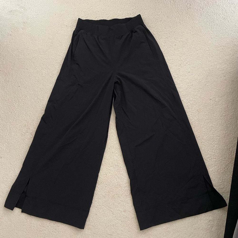 Lululemon stretch woven high rise wide leg cropped pant